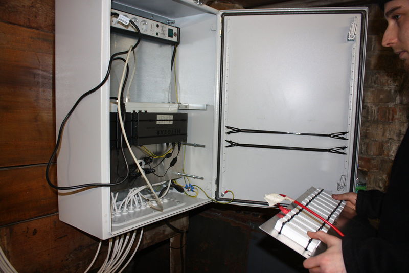 Datei:Sama schaltschrank af-adapter.jpg