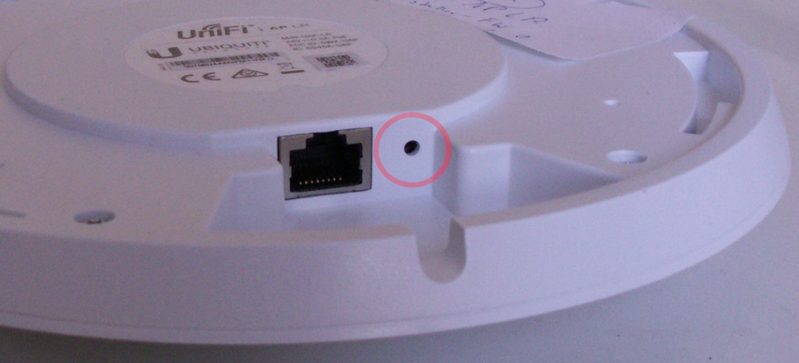 Datei:Reset unifi ap.png