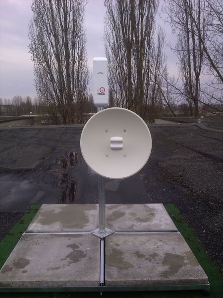 Datei:E-LOK-Flachdachmast.jpg