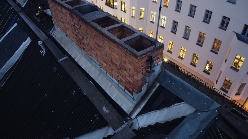 Datei:Halterung Fahnenmast.jpg