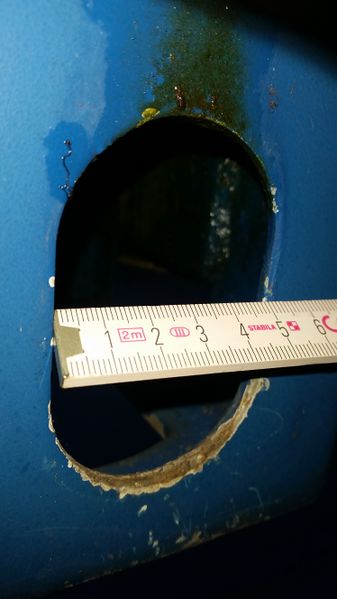 Datei:Wohncontainer Loch quer.jpg