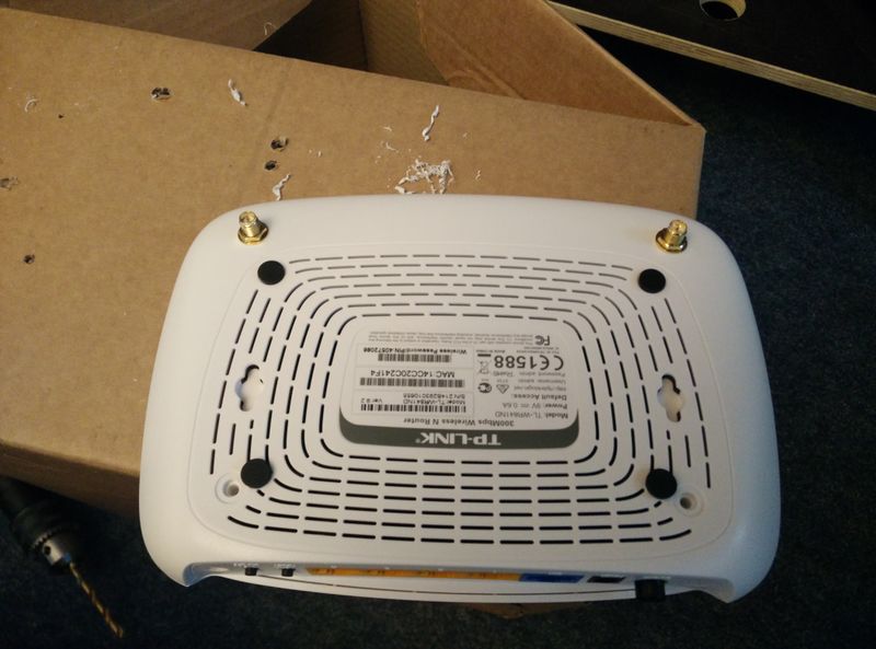 Datei:Wr841box antennen aussen.jpg