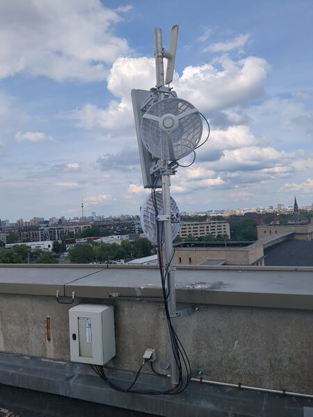 Datei:Flughafen Tempelhof Mast 052024.jpg