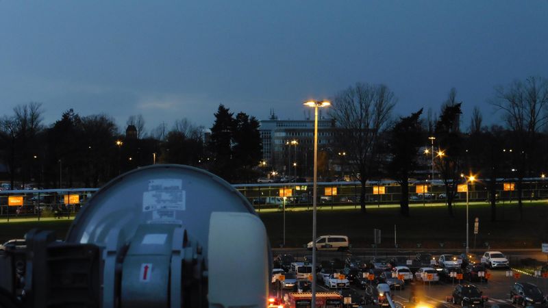 Datei:Berlin FLughafen Schönefeld Parkhaus4 Ansicht6.jpg