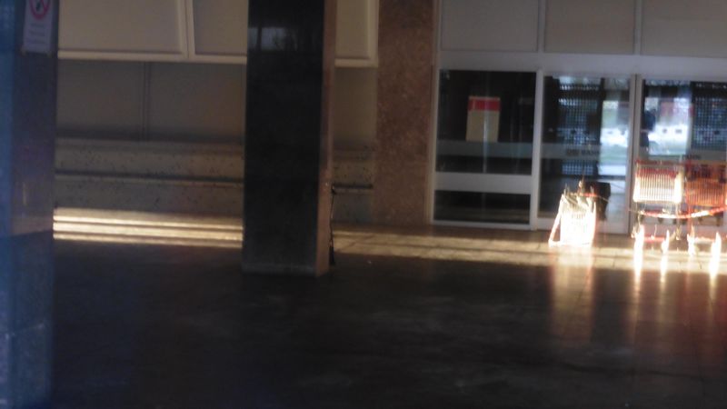 Datei:Berlin Bahnhof Schönefeld Gebäude innen2.jpg