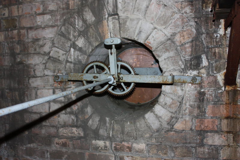 Datei:Sama uhrwerk hours.jpg