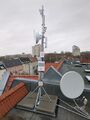 Mast auf dem Dach