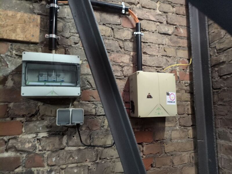 Datei:Segen networkcloset downstairs 2025.jpeg