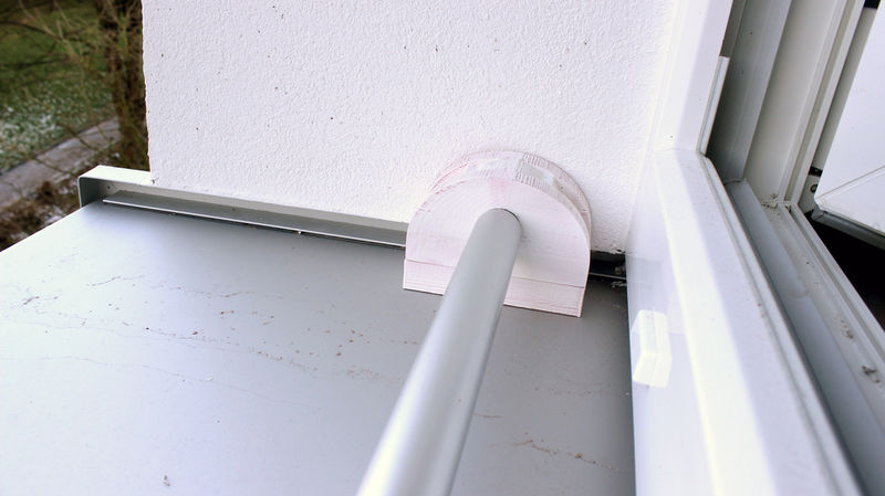 Datei:Diy-outdoor-window-mount 03.jpg