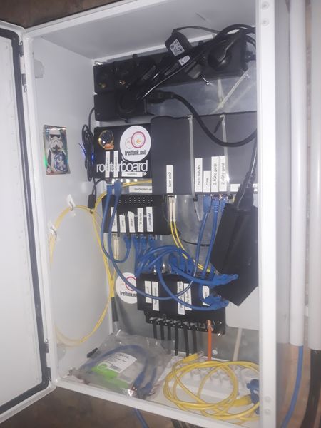 Datei:Perleberger36-dachboden-schaltschrank.jpg