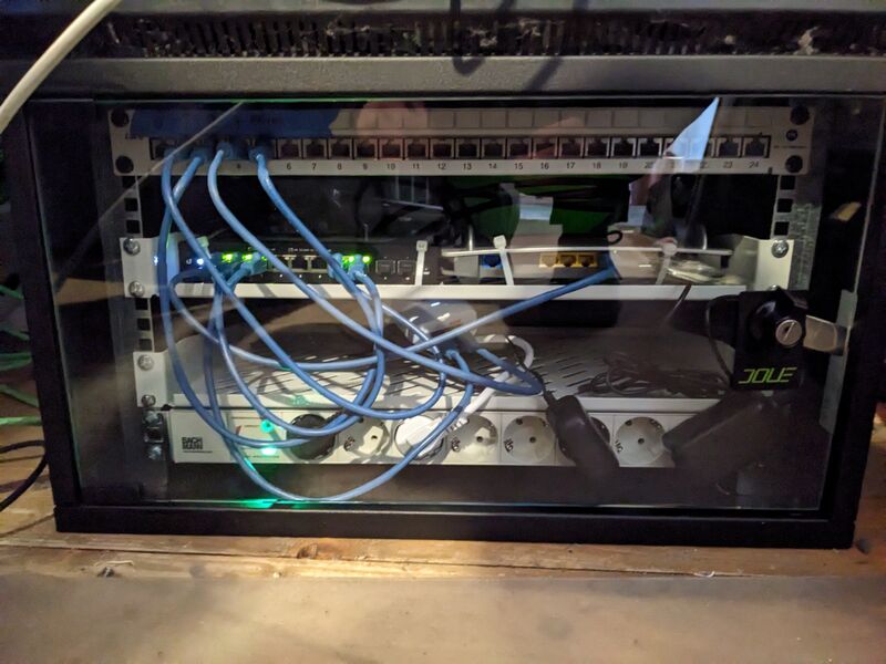 Datei:Klunkerkranich Rack.jpg