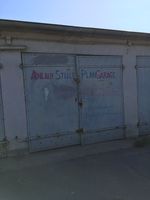 Die Plangarage gegenüber der Installation