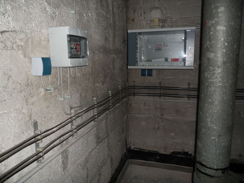 Datei:Stattbad dach strom 17nov13.jpg
