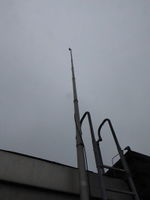 zweiter Mast - eventuell Funkantenne?
