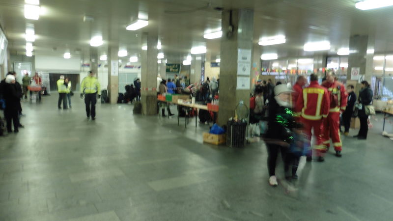 Datei:Berlin Bahnhof Schönefeld Gebäude innen5.jpg