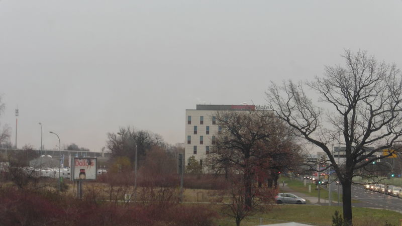 Datei:Berlin Bahnhof Schönefeld IntercityHotel2.jpg