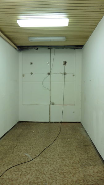 Datei:Berlin Bahnhof Schönefeld Gebäude innen96.jpg
