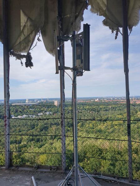 Datei:Teufelsberg Mast 2.jpg