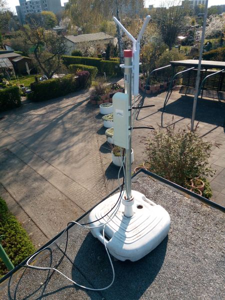 Datei:Provisorischer Antennenmast.jpg