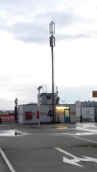 Datei:Berlin FLughafen Schönefeld Parkhaus4 Ansicht1.jpg